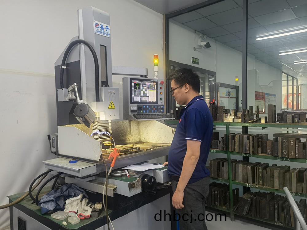 自動打孔(kong)機