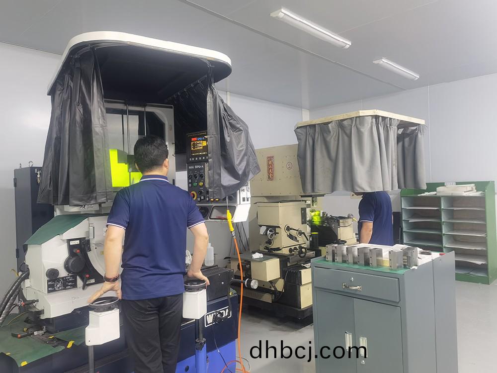 光學(xue)麯線(xian)磨牀-01